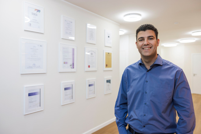 Dr. med. Ziad Muqbel, FWCRS, FICO, FEBO, MRCSEd, MBBCh