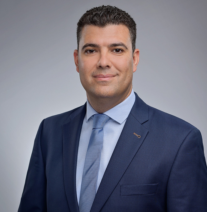 Dr. med. Ziad Muqbel, FWCRS, FICO, FEBO, MRCSEd, MBBCh